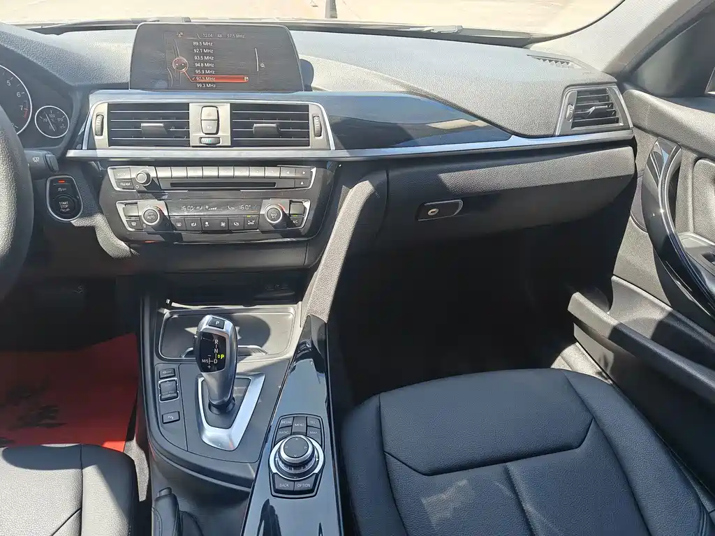 BMW 3 Series — миниатюра 8