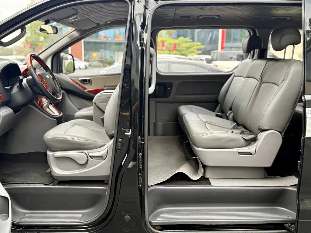 Hyundai H-1 2011 2.4L Luxury