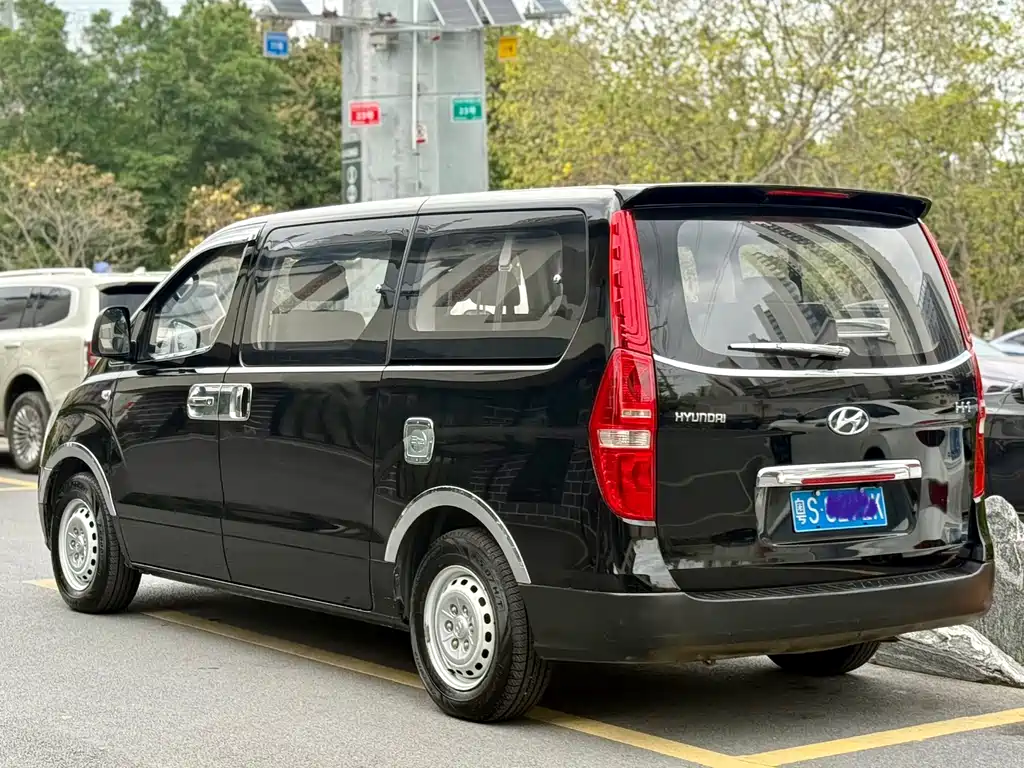 Hyundai H-1 2011 2.4L Luxury