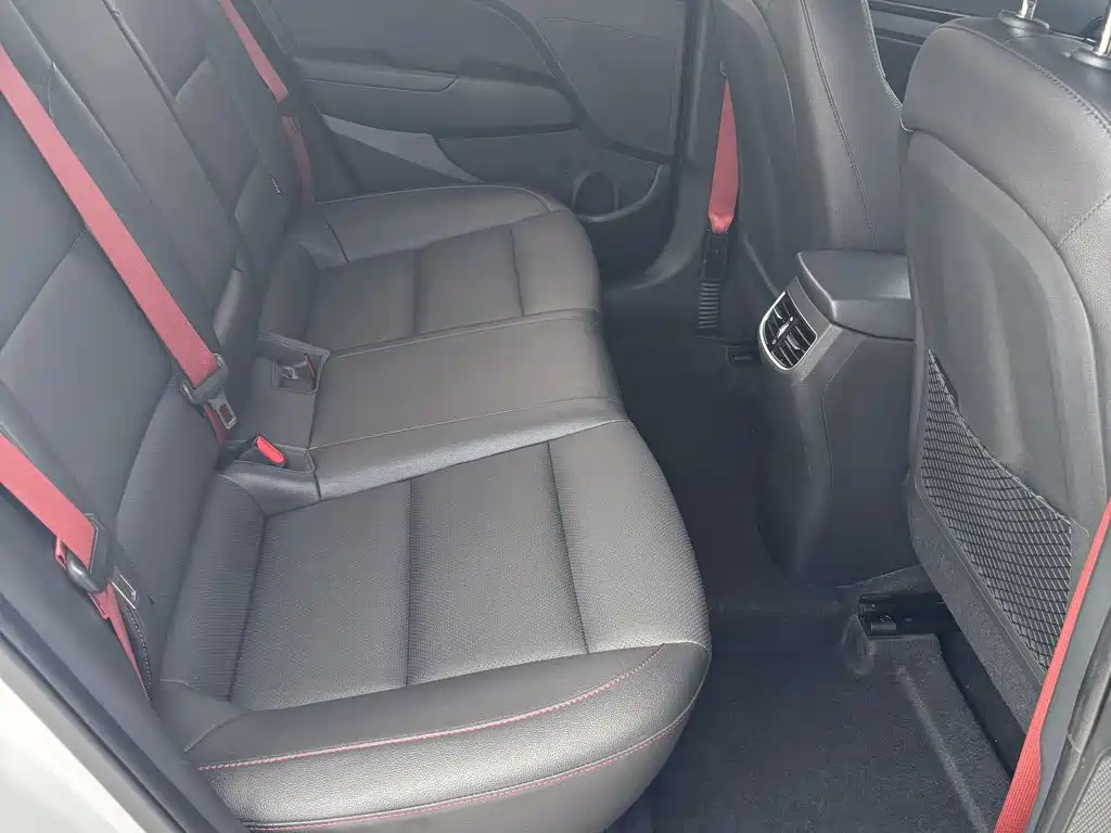 Hyundai Elantra — миниатюра 14
