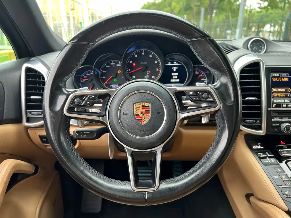 Porsche Cayenne — миниатюра 16