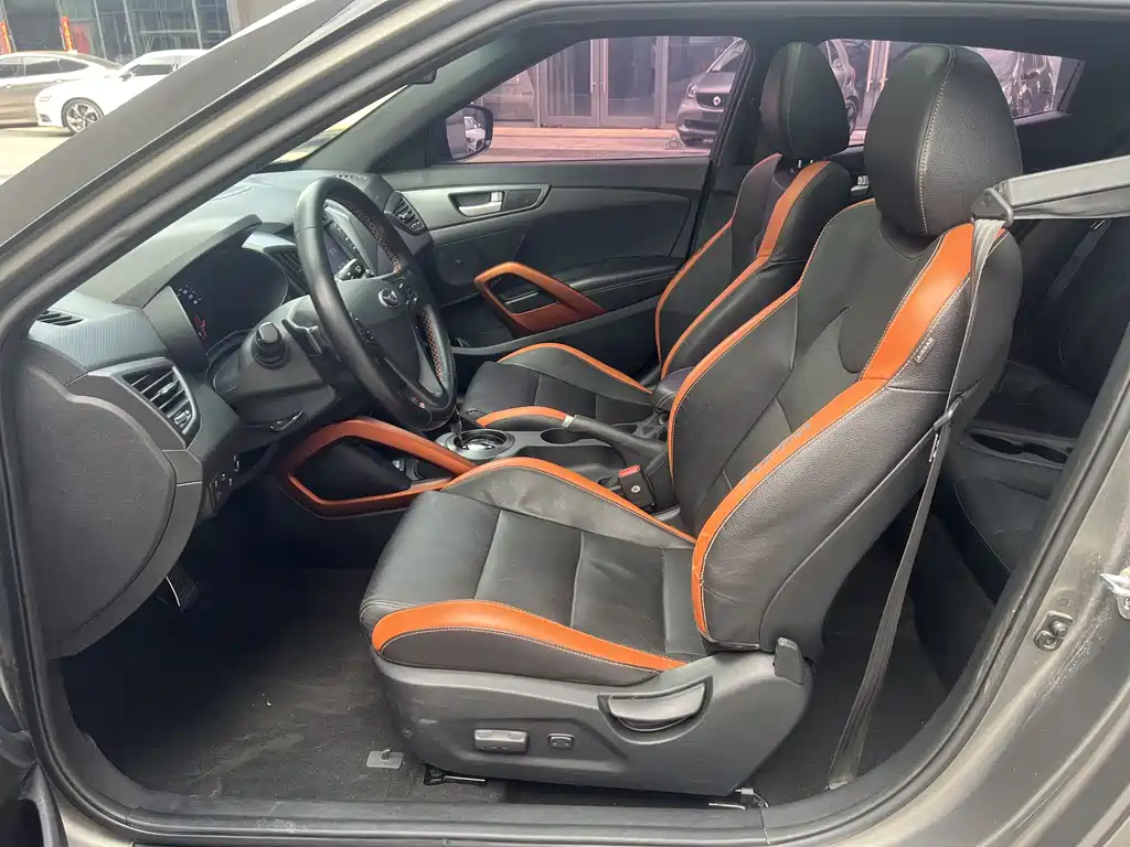 Hyundai Veloster 2015 1.6T AT Luxury