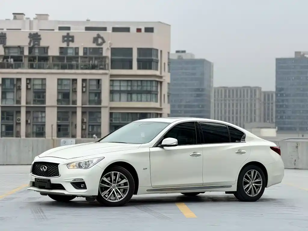 Купить Infiniti Q50L