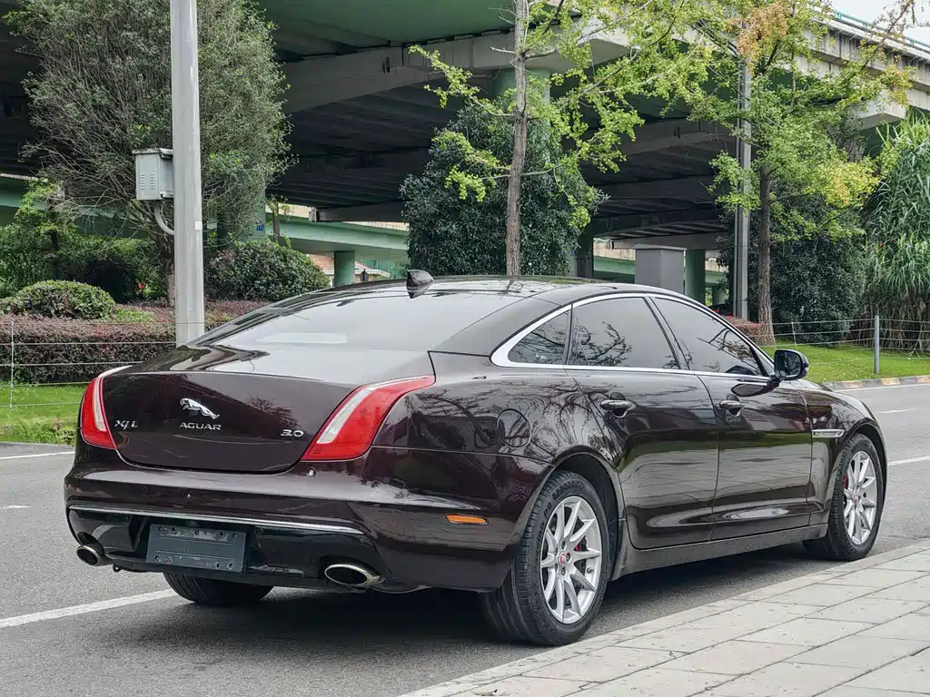 JAGUAR XJ
