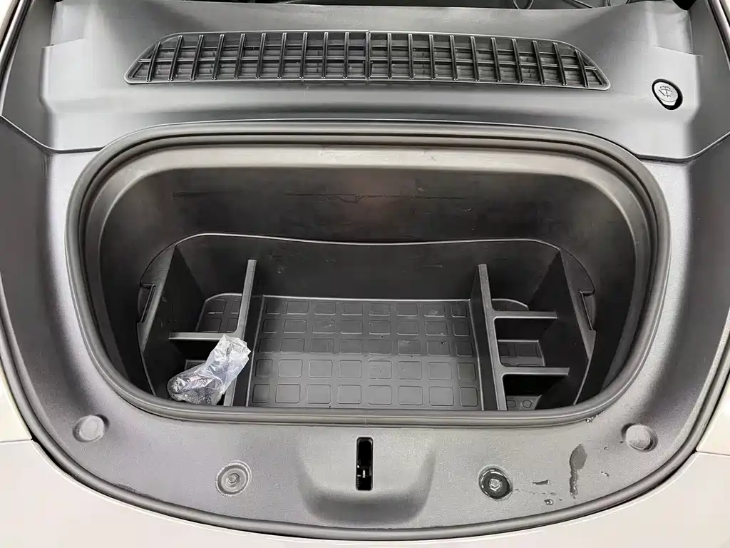 Tesla Model Y — миниатюра 31