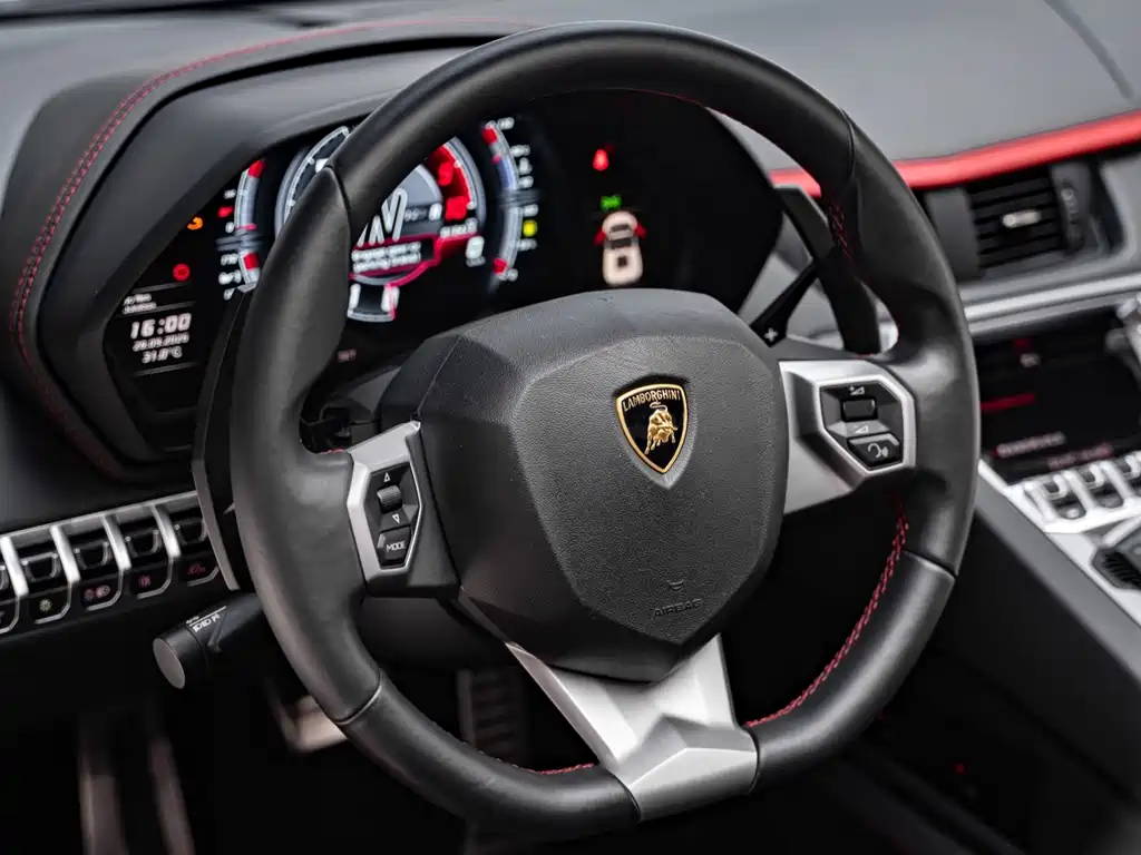 Lamborghini Aventador — миниатюра 13