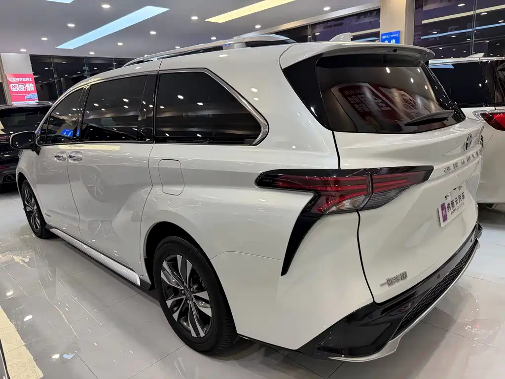 Toyota Granvia — миниатюра 6