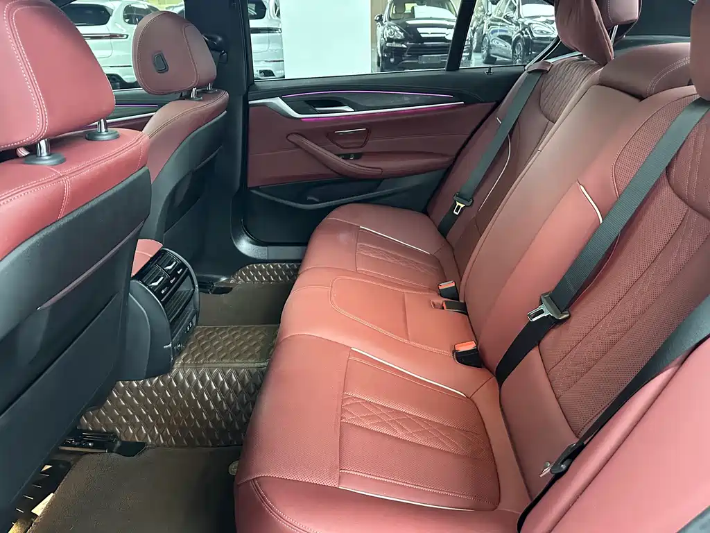 BMW 5 Series — миниатюра 11