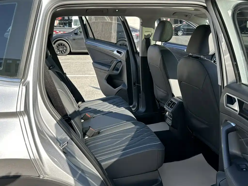 Volkswagen Tiguan L — миниатюра 13