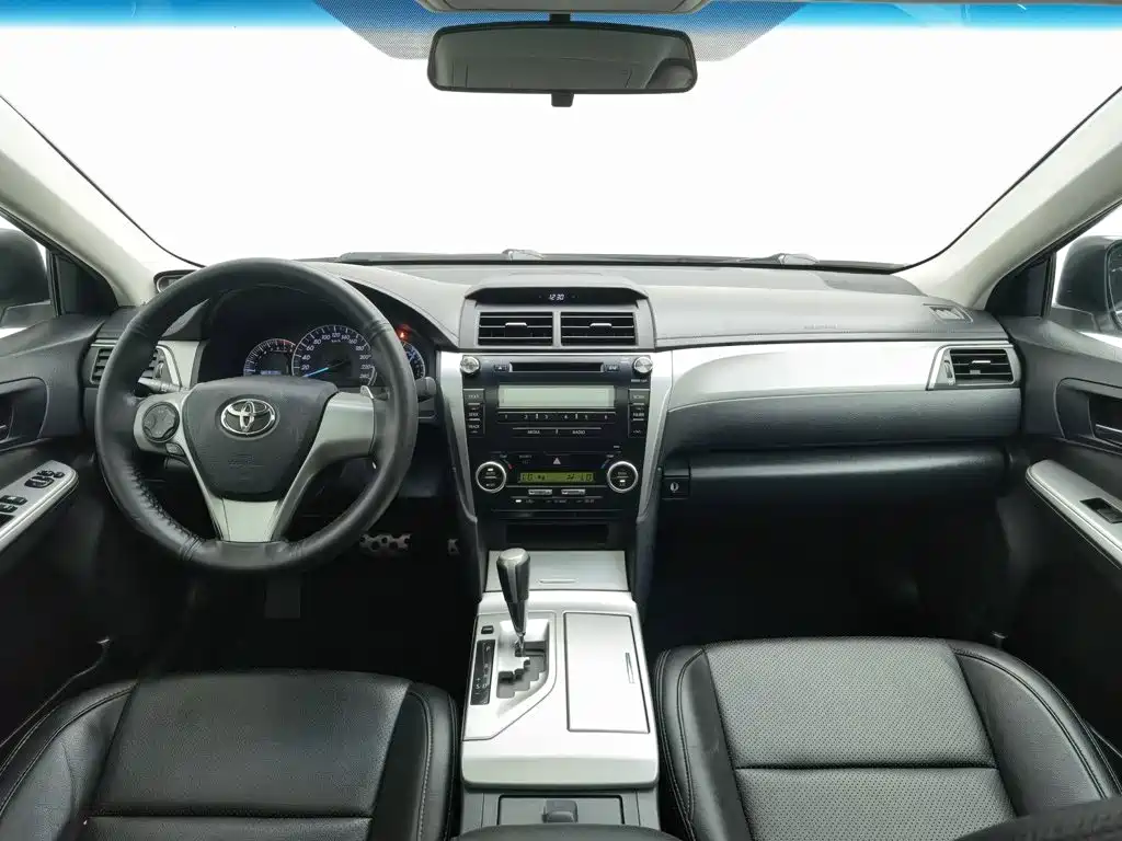 Toyota Camry — миниатюра 5