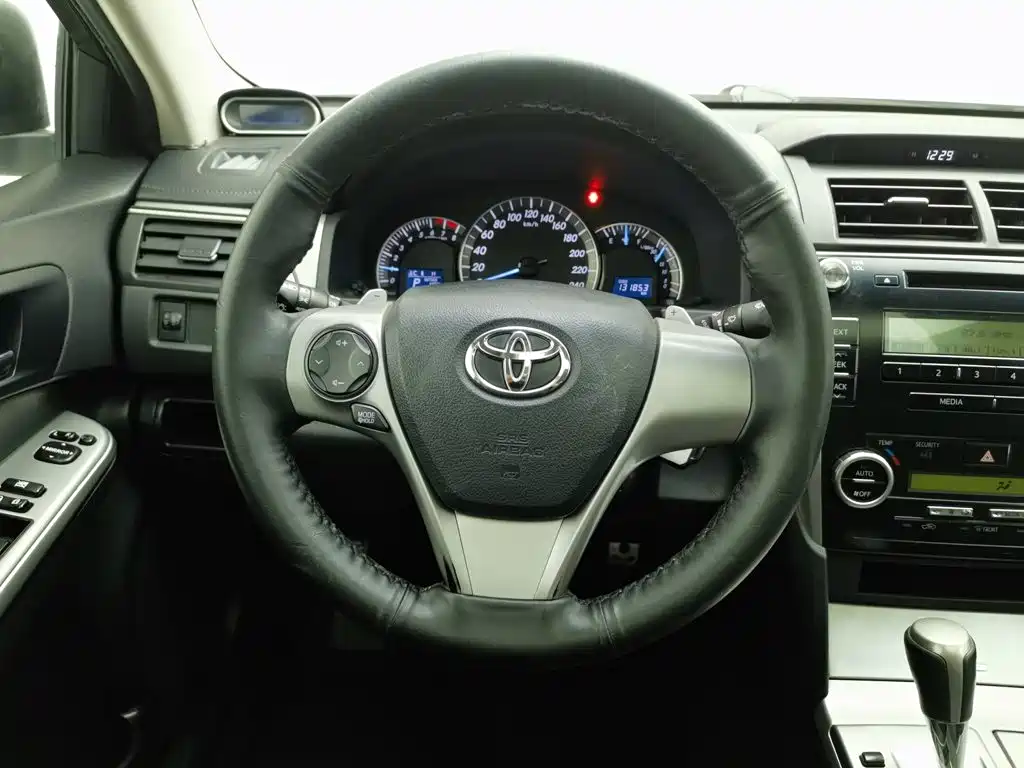 Toyota Camry — миниатюра 11