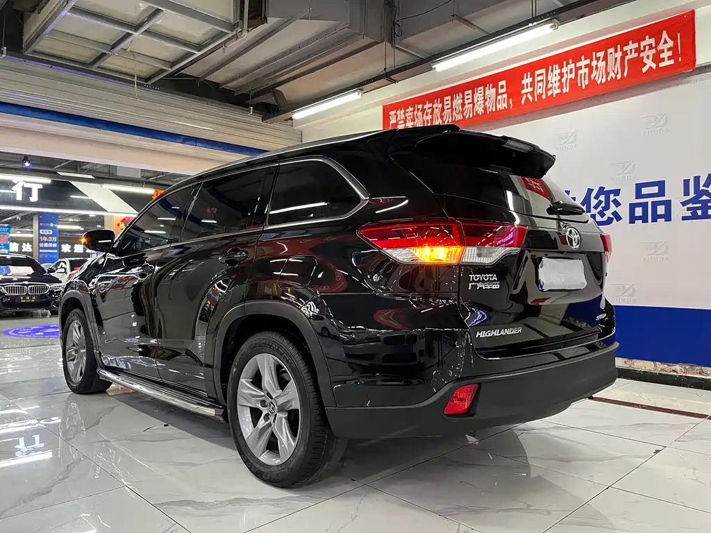 TOYOTA HIGHLANDER