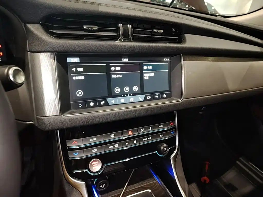 Jaguar XFL — миниатюра 13