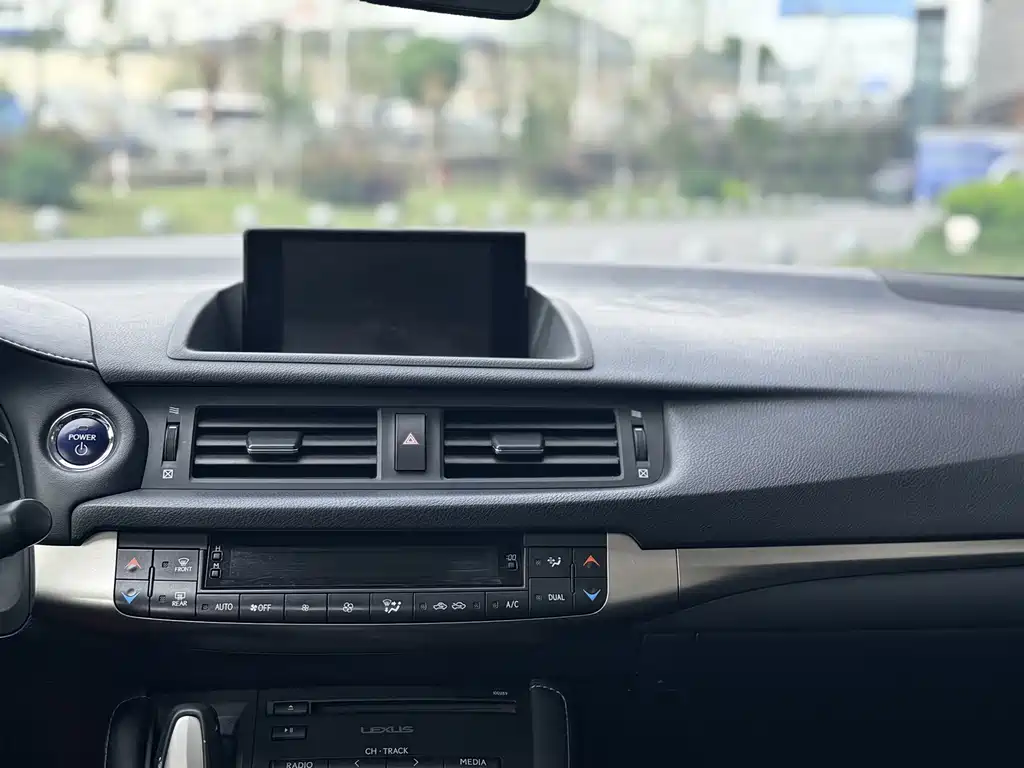 Lexus CT — миниатюра 16