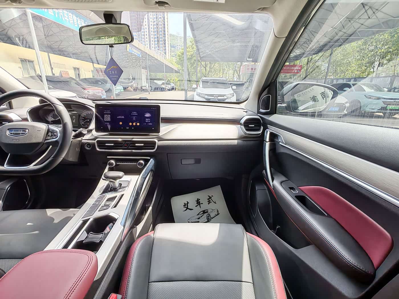 Geely Binyue 1.4 л 2023 г. Серебристо-серый, пробег 48000 км