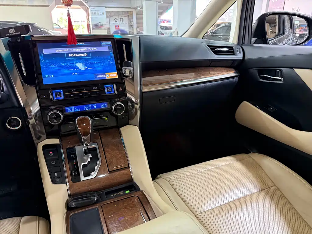 Toyota Alphard 2018 3.5L Luxury