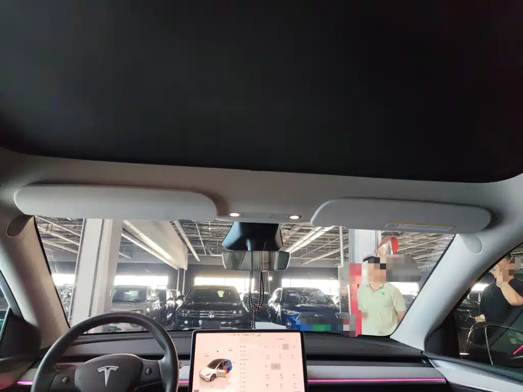 Tesla Model Y — миниатюра 14