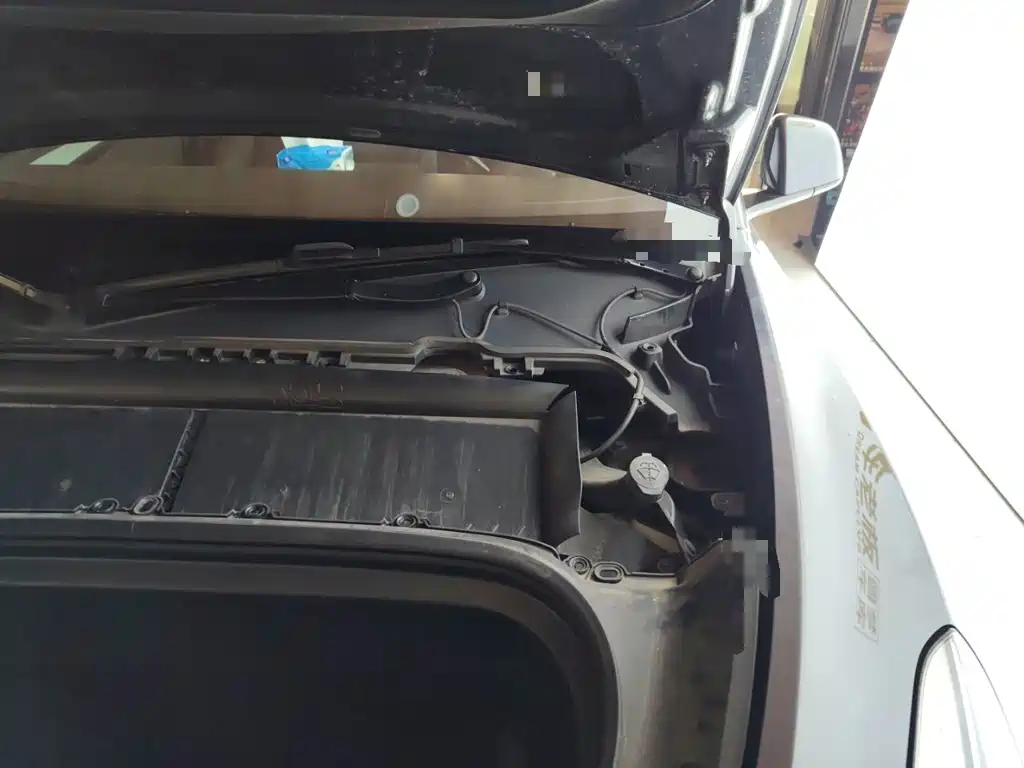 Tesla Model Y — миниатюра 21