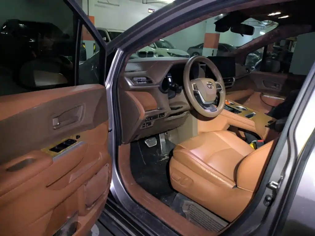 Toyota Sienna — миниатюра 17
