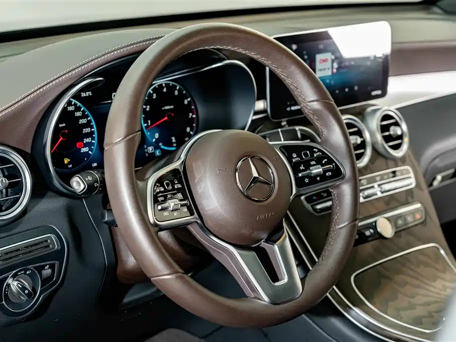 Mercedes-Benz GLC — миниатюра 10