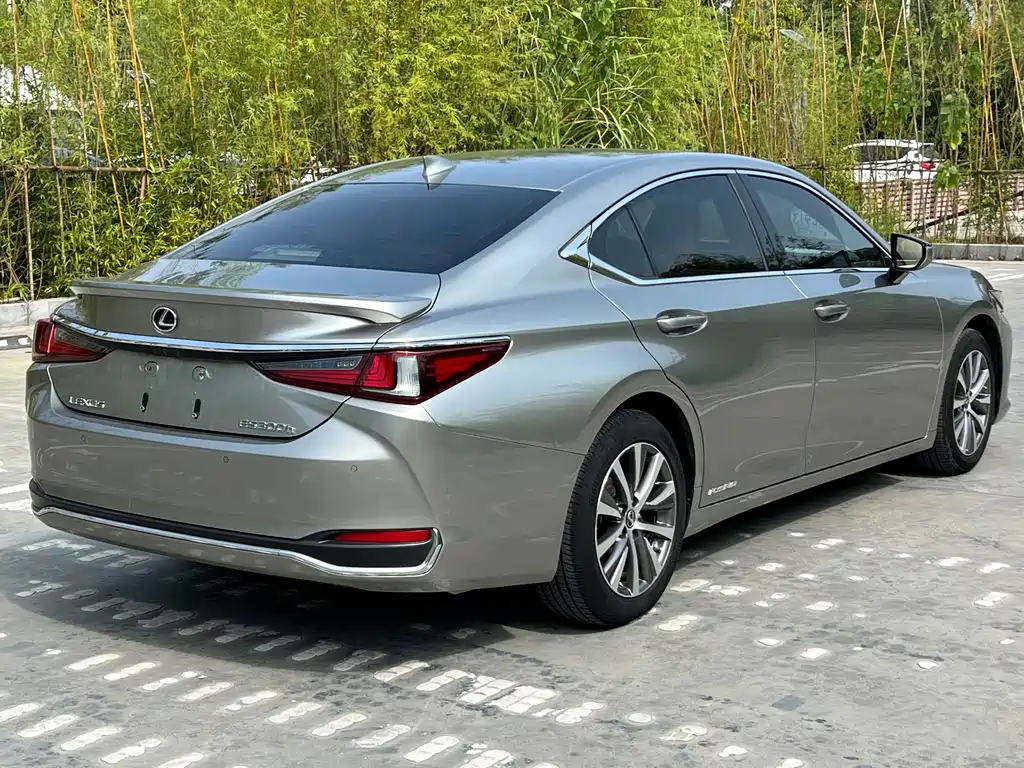 Lexus ES — миниатюра 9