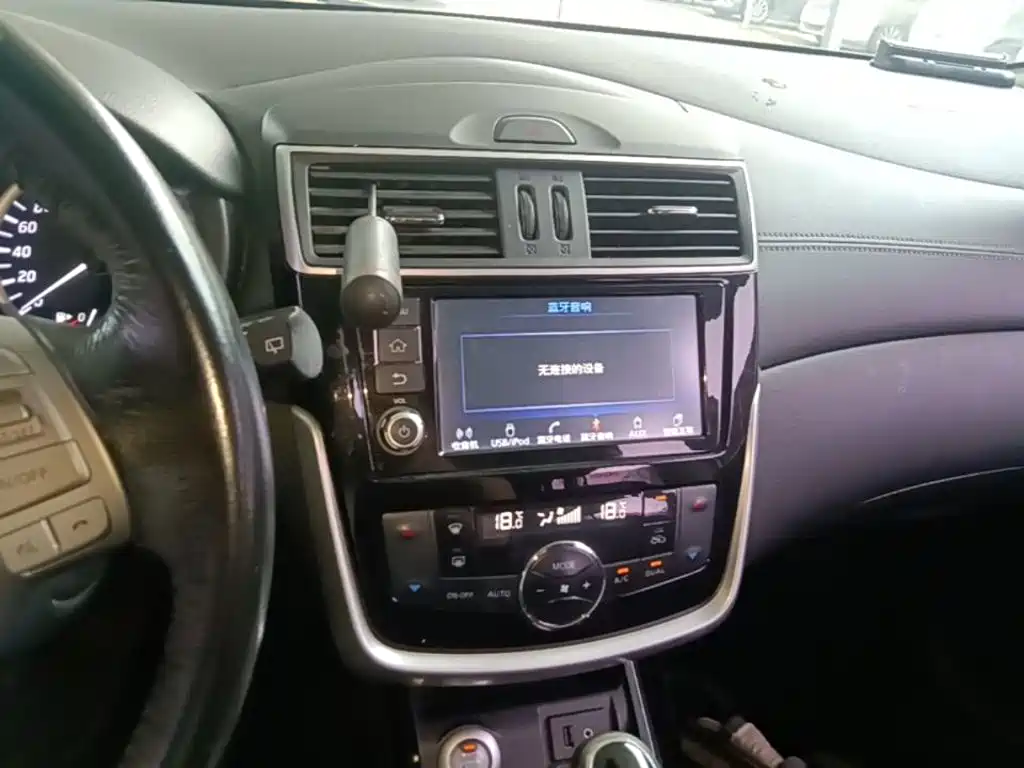Nissan Tiida — миниатюра 13