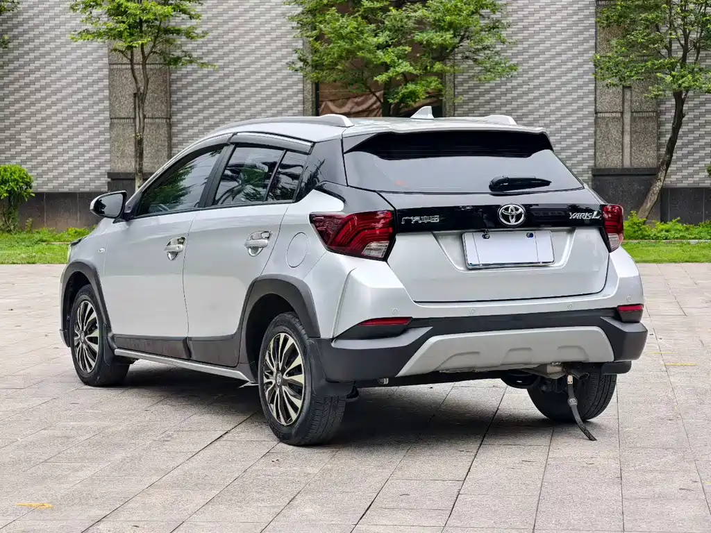 Toyota Yaris L - фото 9