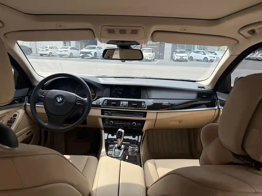 BMW 5 Series — миниатюра 7
