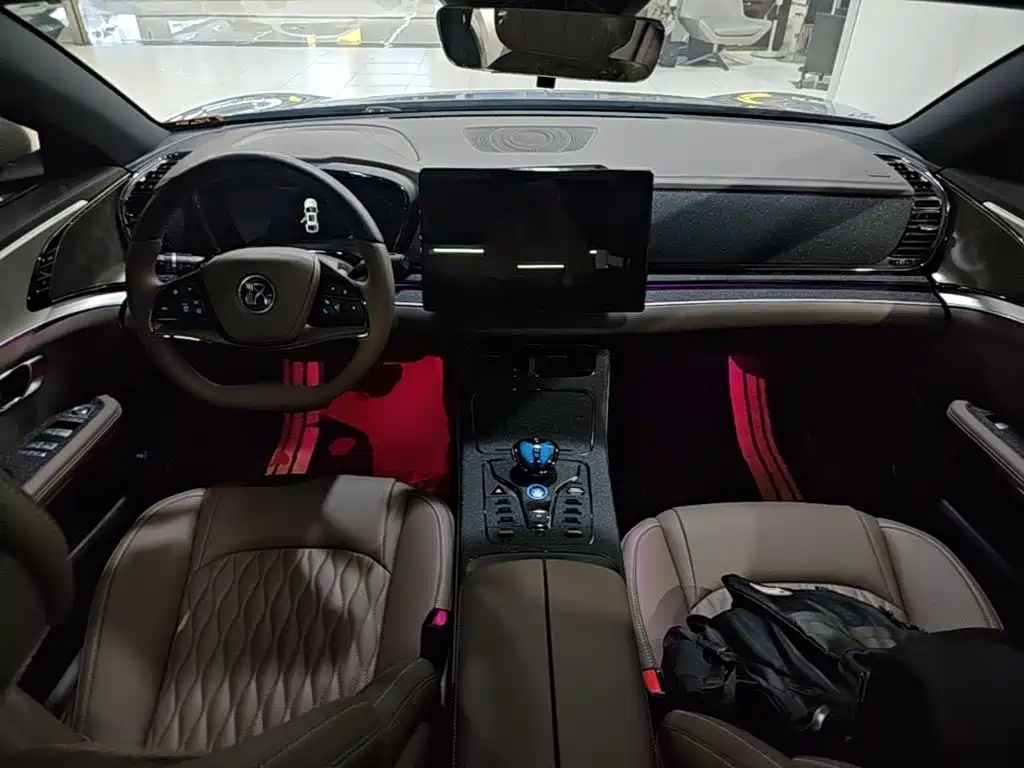 BYD Han — миниатюра 10