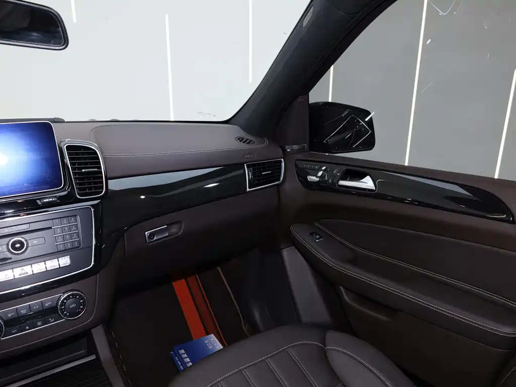 Mercedes-Benz GLS — миниатюра 9