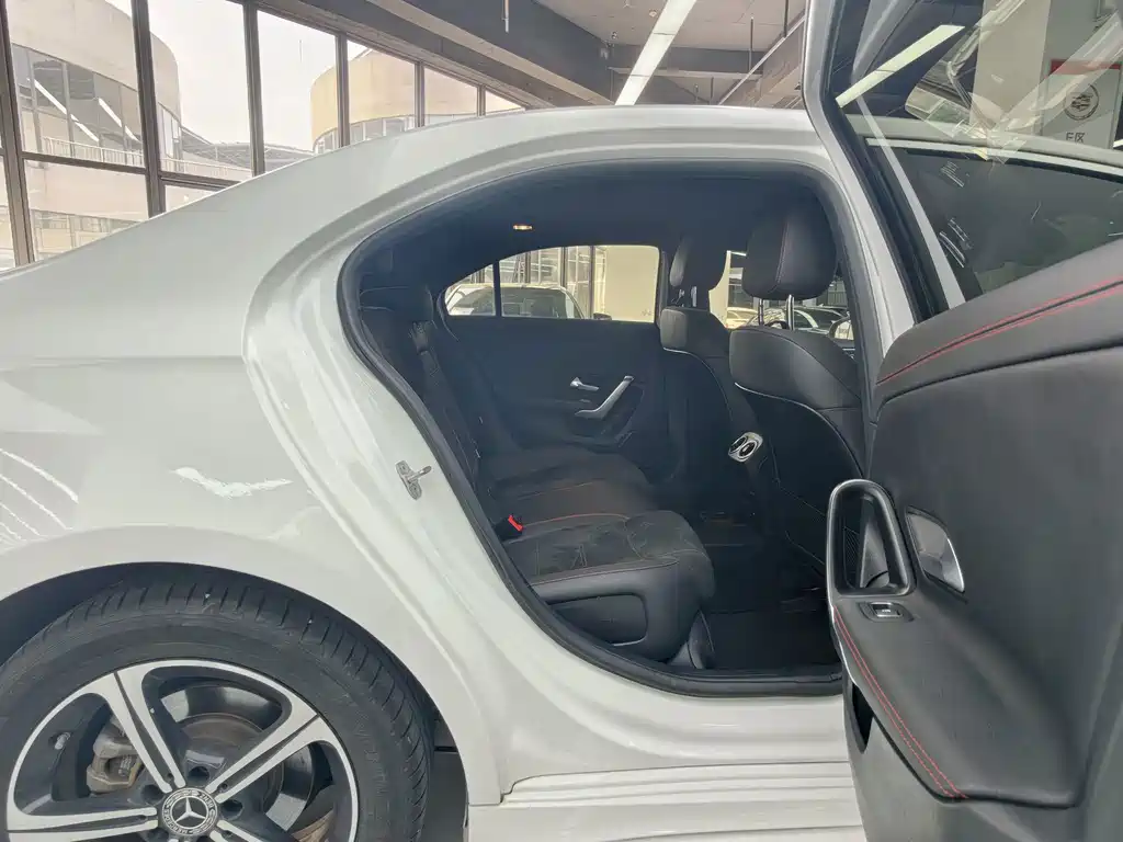 Mercedes-Benz A-Class — миниатюра 11