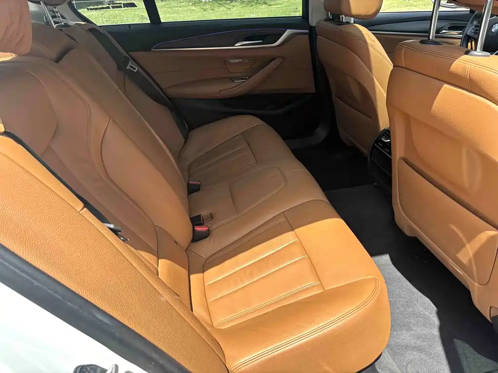 BMW 5 Series — миниатюра 8