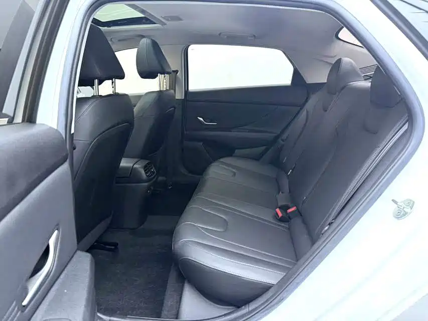 Hyundai Elantra — миниатюра 9