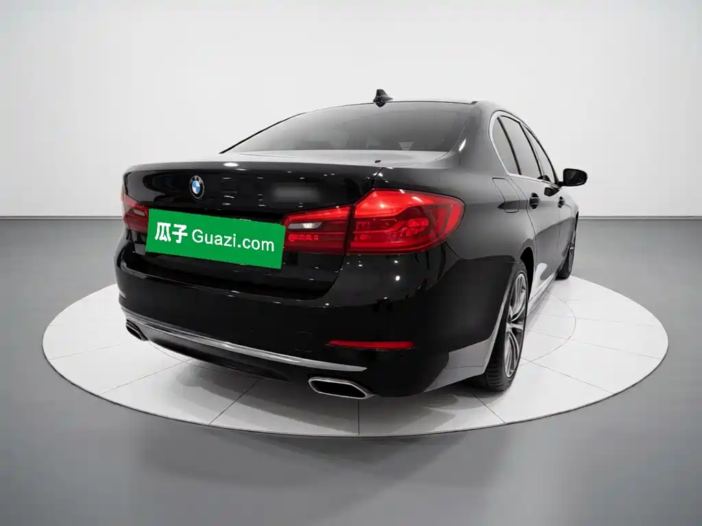 BMW 5 Series — миниатюра 6
