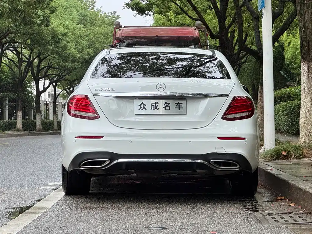 Mercedes-Benz E-Class — миниатюра 5