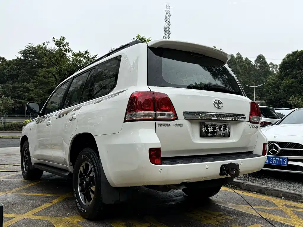 Toyota Land Cruiser 2010 4.7L AT VX