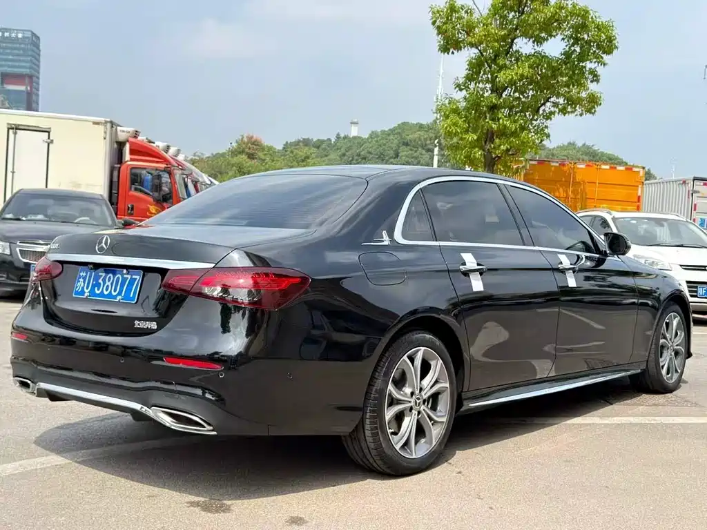 Mercedes-Benz E-Class — миниатюра 9