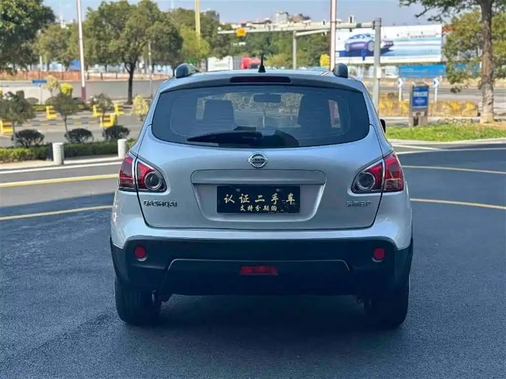 Nissan Qashqai 2012 1.6XE 5MT 2WD