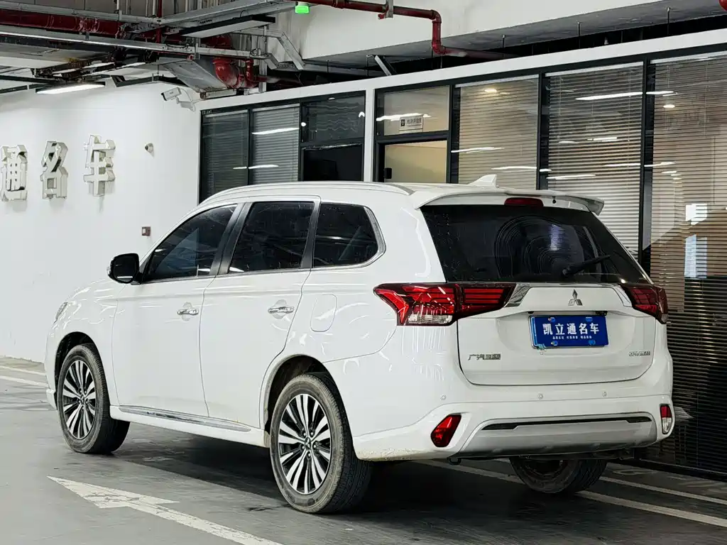 Mitsubishi Outlander — миниатюра 3
