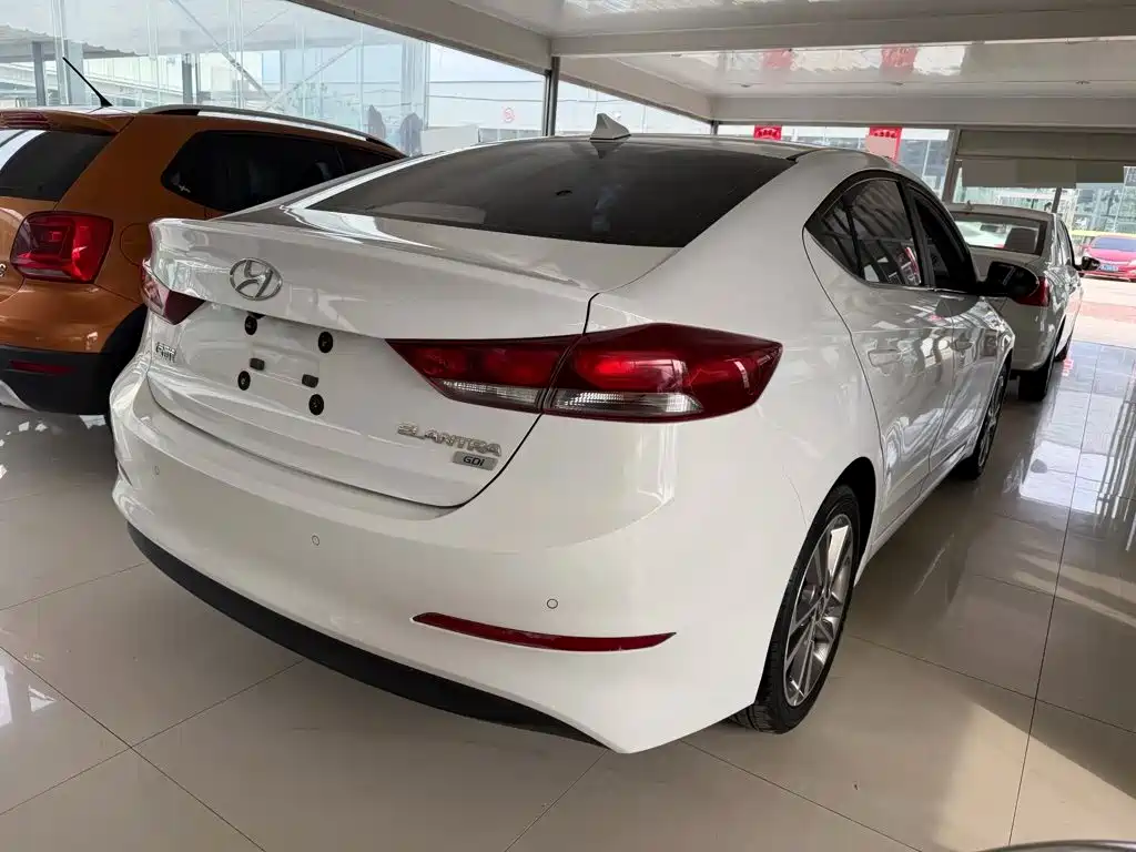 Hyundai Elantra — миниатюра 4