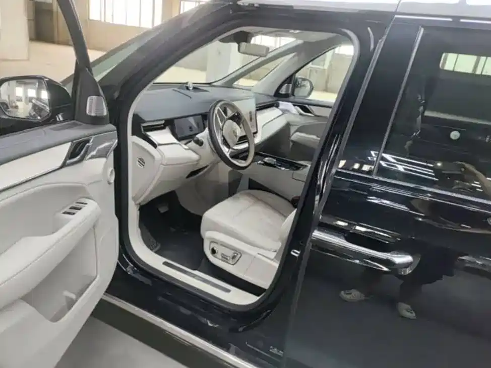 Volvo EM90 — миниатюра 3