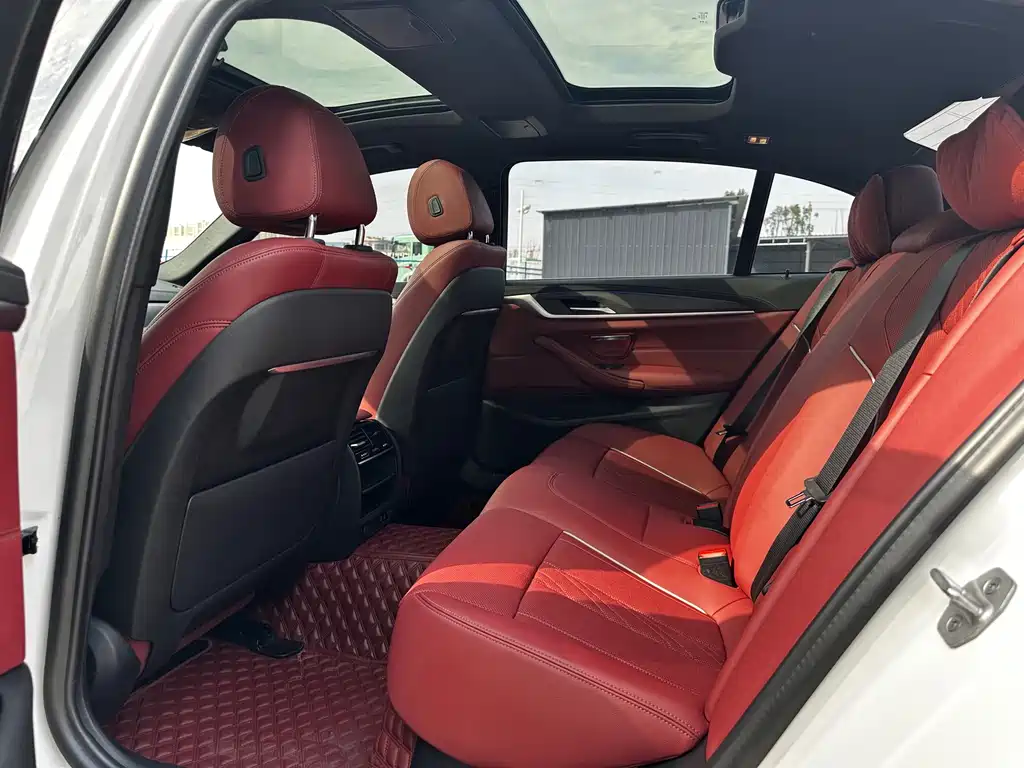 BMW 5 Series — миниатюра 6