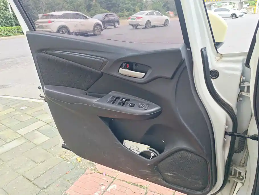 Honda Fit — миниатюра 7