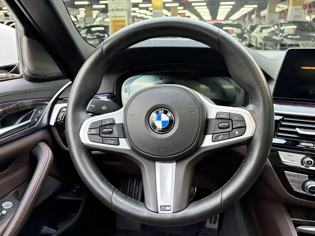 BMW 5 Series — миниатюра 13