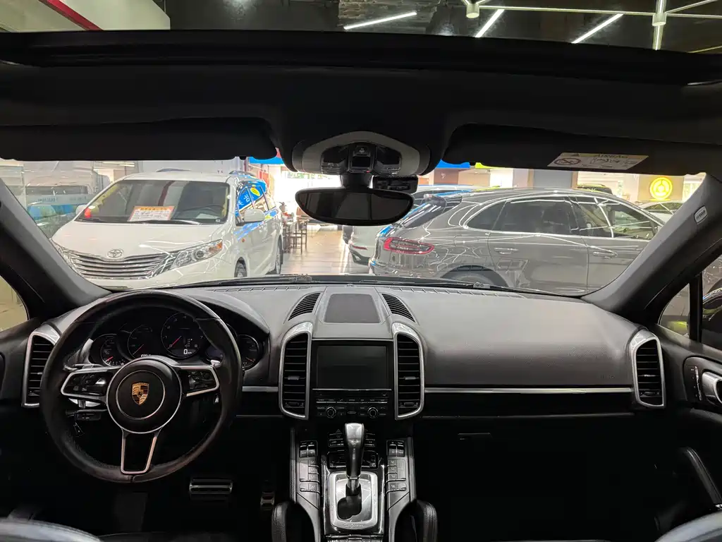 Porsche Cayenne — миниатюра 12
