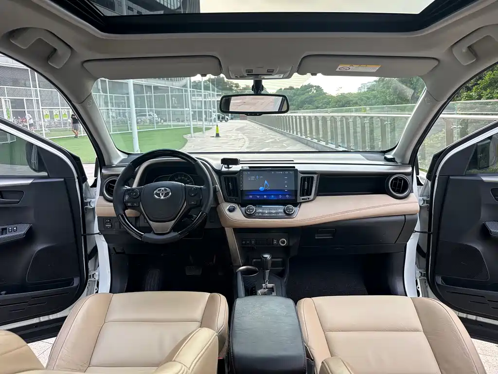 Toyota RAV4 — миниатюра 8
