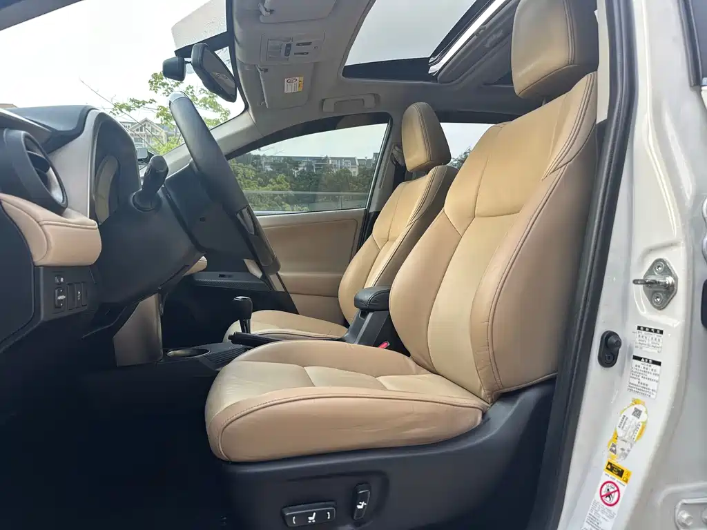 Toyota RAV4 — миниатюра 10