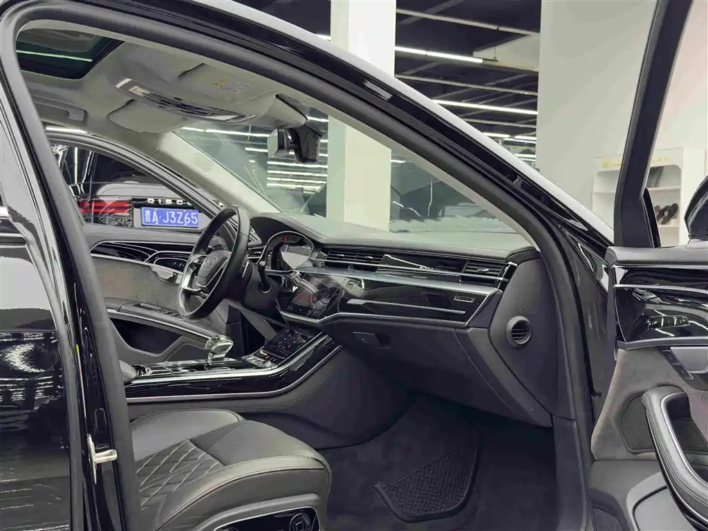 Audi A8 New Energy — миниатюра 9