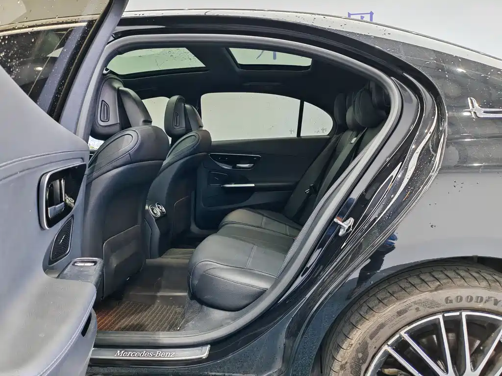 Mercedes-Benz C-Class — миниатюра 12