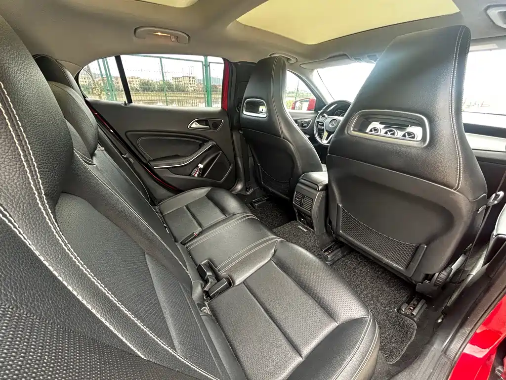 Mercedes-Benz GLA — миниатюра 12